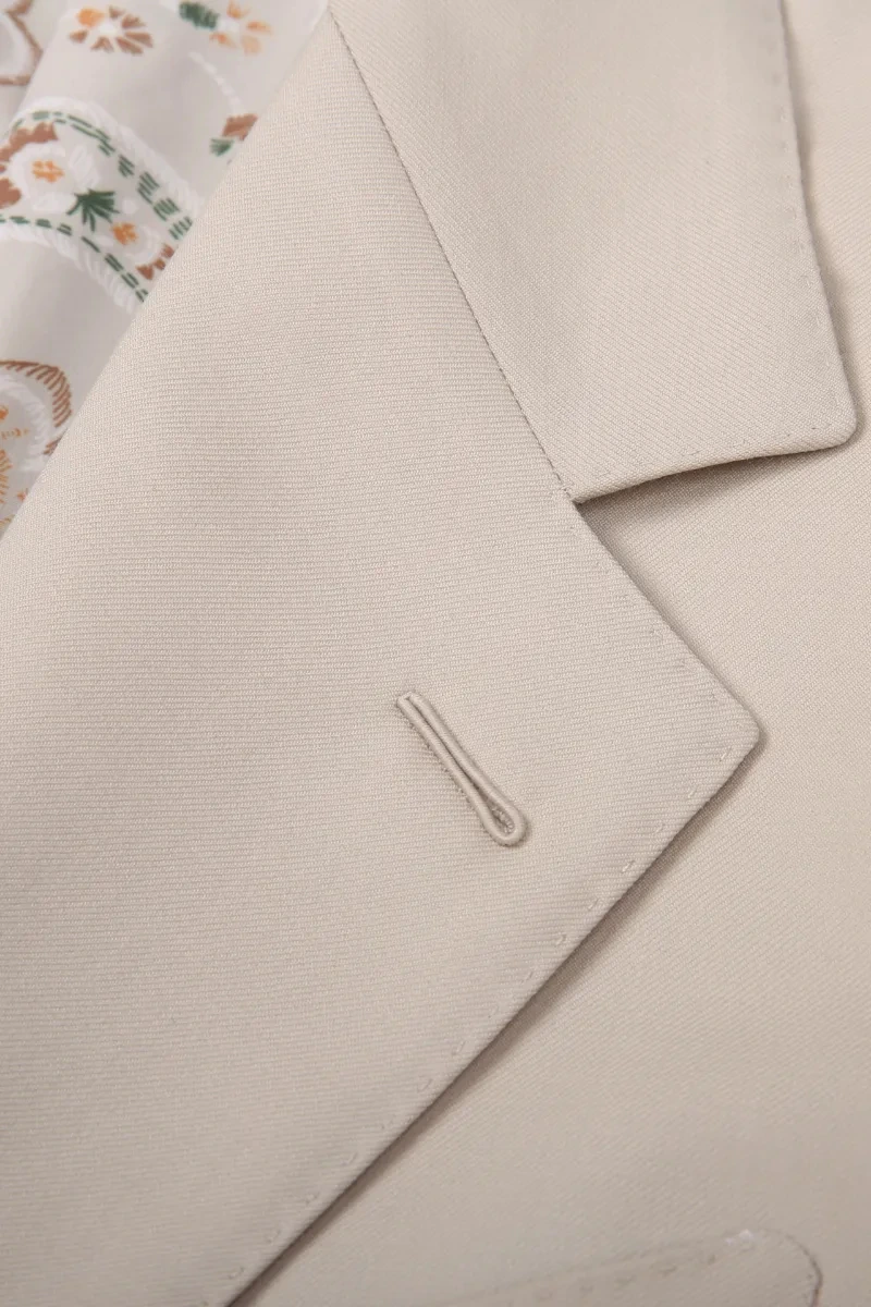 Choix des revers de veste de costume
