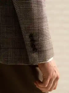 Détail de manche d’une veste Stylbiella en tissu Prince-de-Galles