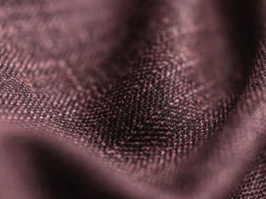 Gros plan d’une étoffe bordeaux texturée Stylbiella