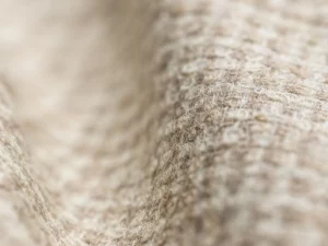 Gros plan d’une étoffe écrue texturée Stylbiella