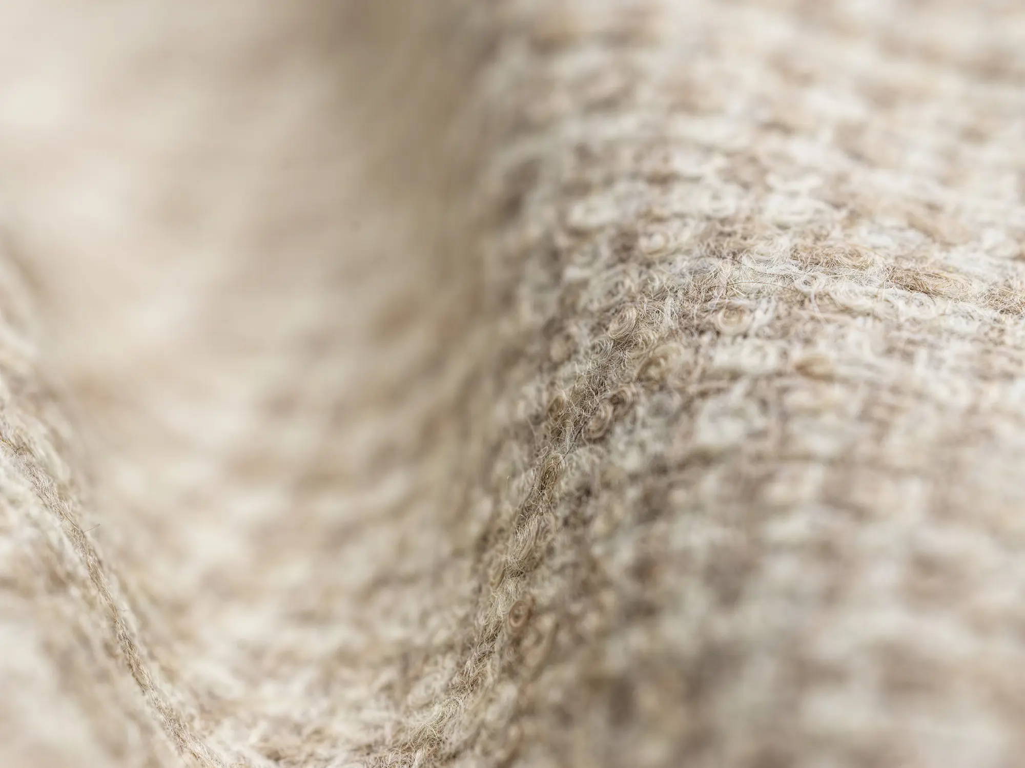 Gros plan d’une étoffe écrue texturée Stylbiella