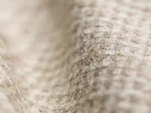 Gros plan d’une étoffe écrue texturée Stylbiella